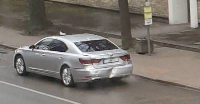 ФОТО. В Пардаугаве машина охраны врезалась в президентский Lexus