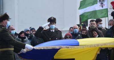 Не оставил солдат одних: в Чернигове попрощались с офицером, который погиб на Донбассе