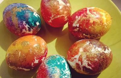 Как красиво раскрасить яйца на Пасху: пошаговая инструкция