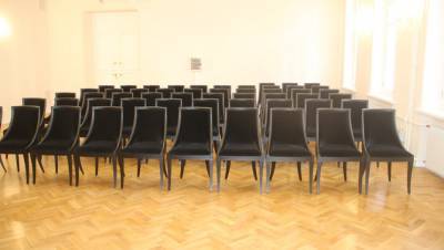 Суд оставил Псковскую музыкальную школу без роскошных стульев