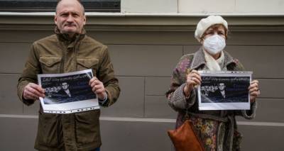 "Требуем свободы для Середенко": рижане провели пикет в поддержку правозащитника