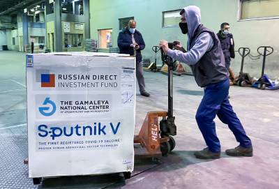 Россия попросила нарушившую контракт Словакию вернуть "Спутник V"