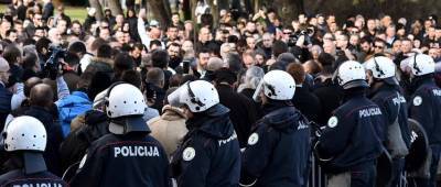 В Черногории начался массовый протест против предоставления гражданства россиянам
