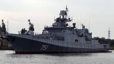 Российский фрегат "Адмирал Эссен" успешно "уничтожил" береговые цели в Крыму