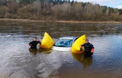 В Гродно спасатели вытащили из Немана утонувший Volkswagen