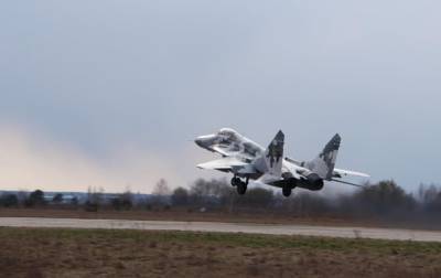 Севастопольская бригада авиации отрабатывает воздушные бои на Волыни