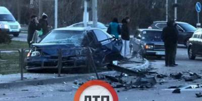 В Вышгороде Киевской области два человека пострадали в лобовой аварии, один - в тяжелом состоянии, фото, видео - ТЕЛЕГРАФ