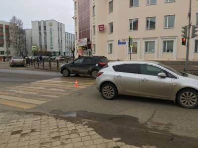 В центре Сыктывкара водитель Opel сбил двух человек