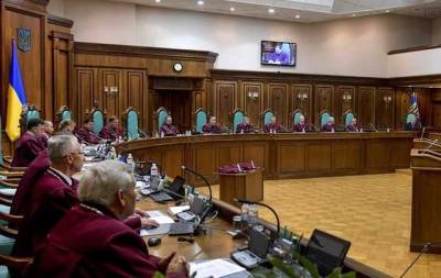 Нардепы оспаривают увольнение Тупицкого и Косминина в Конституционном суде