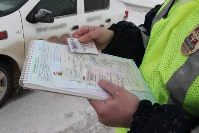 В Смоленске задержали водителя с поддельными правами