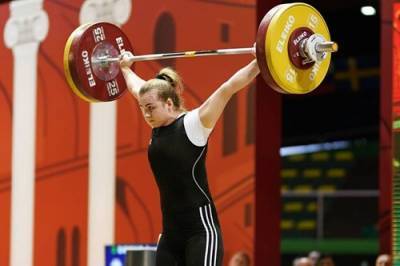 Украинская тяжелоатлетка Деха взяла три золота на ЧЕ-2021 в Москве