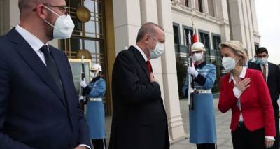 Неподобающее поведение: премьер Италии назвал Эрдогана диктатором и осудил за ЧП со стулом