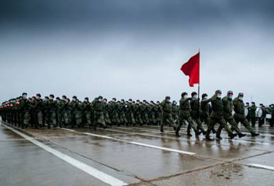 Стало известно, сколько часов в день тренируются военнослужащие перед парадом на Дворцовой