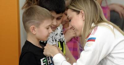 Олимпийская чемпионка Канаева встретилась с детьми с пороками сердца