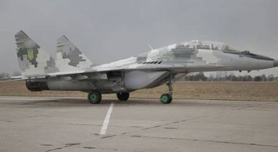 Украинские истребители отрабатывают воздушные бои (ВИДЕО)