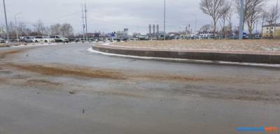 Дорогу в южно-сахалинский аэропорт испортили песком