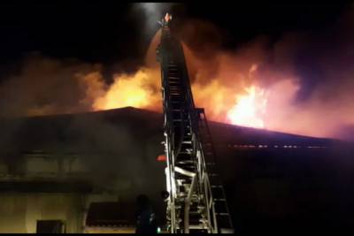 Пожар произошёл в цехе по производству дроби в Волгограде