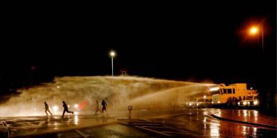 Беспорядки в Северной Ирландии: полиция применила водометы