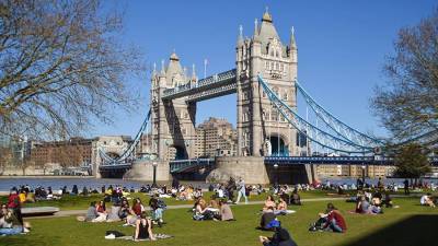 Британия намерена определиться с возобновлением зарубежных поездок в мае