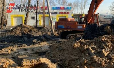 В Челябинске с ночи устраняют провал асфальта на северо-западе