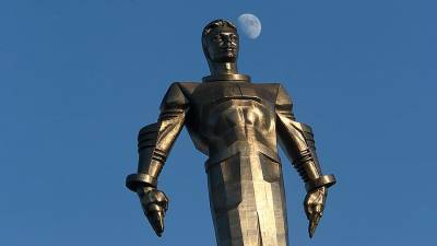 Памятник Гагарину на Ленинском проспекте в Москве отреставрируют