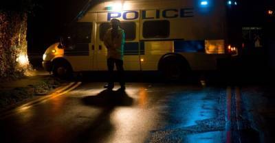 Британия: латвиец жестоко избил бутылкой приятеля, а затем выбросил на улицу