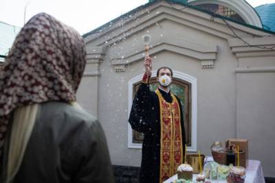 На Пасху верующим украинцам могут разрешить посетить церковь