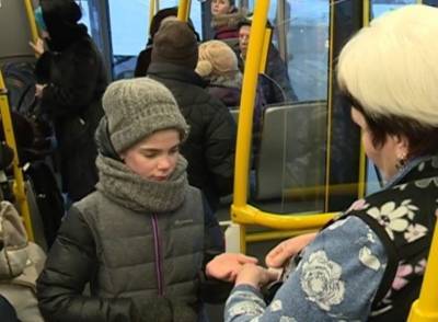 «На улице снег, ветер». В Смоленске 13-летнюю девочку высадили из автобуса - соцсети