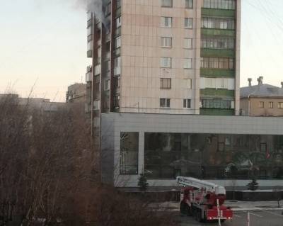 В Магнитогорске из-за пожара эвакуировали жильцов высотки
