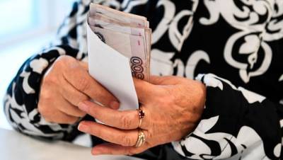 Каждый пятый взрослый россиянин полагается на финансовую помощь родителей