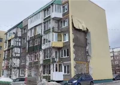 На Камчатке устраняют последствия урагана, снесшего крыши и фасады домов