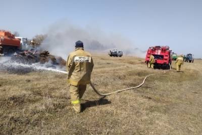 Астраханские пожарные проводят учения в заповеднике, чтобы эффективно ликвидировать природные пожары
