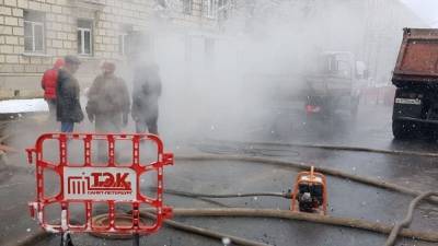 Десятки зданий остались без отопления после прорыва трубы в Петербурге