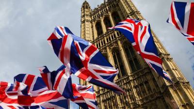 Великобритания введет «цветную» систему ограничений для въезжающих в страну