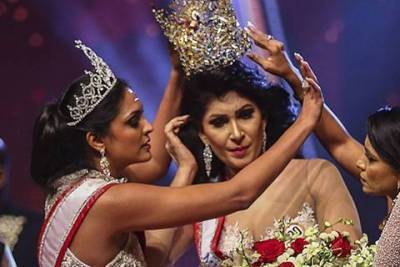 Победительница конкурса "Миссис мира — 2020", отобравшая корону у "Миссис Шри-Ланка — 2021", арестована за нападение на нее
