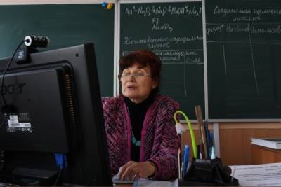 В Госдуму внесли законопроект о запрете дистанционного школьного обучения