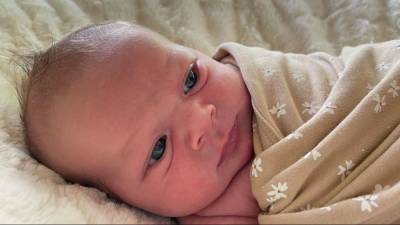 Хилари Дафф показала дочь через 2 недели после рождения: миловидное фото крохи