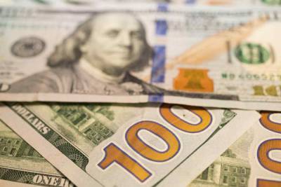 Экономист Зайченко посоветовал продавать доллары при курсе в 81 рубль