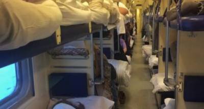«Спать нужно тоже в маске?»: одесситов всполошили новые правила поездок в поездах