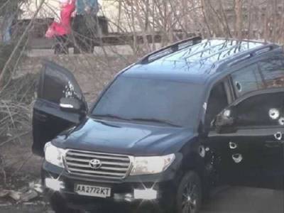 В одном из дворов Ростова расстрелян Land Cruiser с украинскими номерами