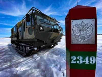 Гусеничный вездеход ТМ-140 Курганмашзавода несет службу на государственной границе России