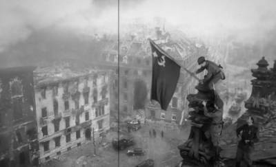 Телеканал RT реконструировал момент знаменитого снимка водружения Знамени Победы над Рейхстагом в 1945 году