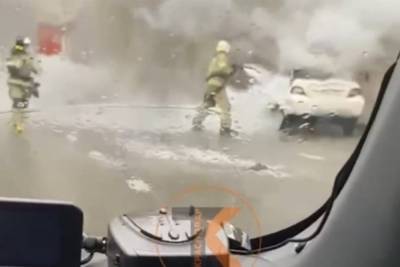 В центре Краснодара сгорела машина