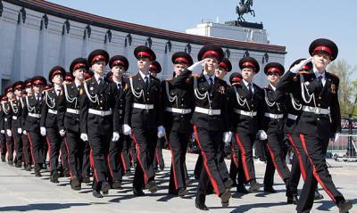 Власти Москвы готовятся к кадетскому параду, хотя запрет на массовые мероприятия еще не снимали