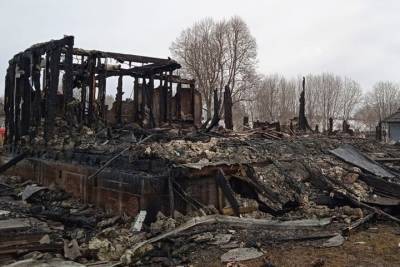 В Темкинском районе, пока хозяев не было дома, жилье уничтожил огонь