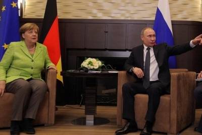 Путин ответил Меркель на призыв не стягивать войска к Украине