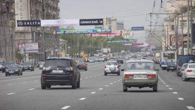 Продажи новых автомобилей упали в марте, а с пробегом – подскочили