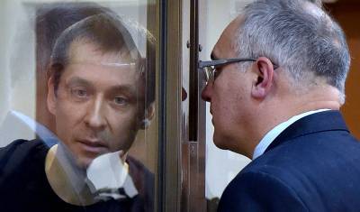 Адвоката полковника Захарченко задержали в Москве за взятку