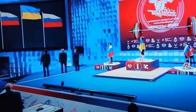 Украинская чемпионка подняла сине-желтый флаг над Москвой, став лучше россиянок: кадры триумфа