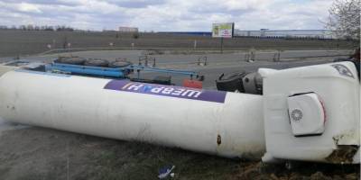 Под Киевом перевернулась цистерна с кислородом: дорога перекрыта в обоих направлениях
